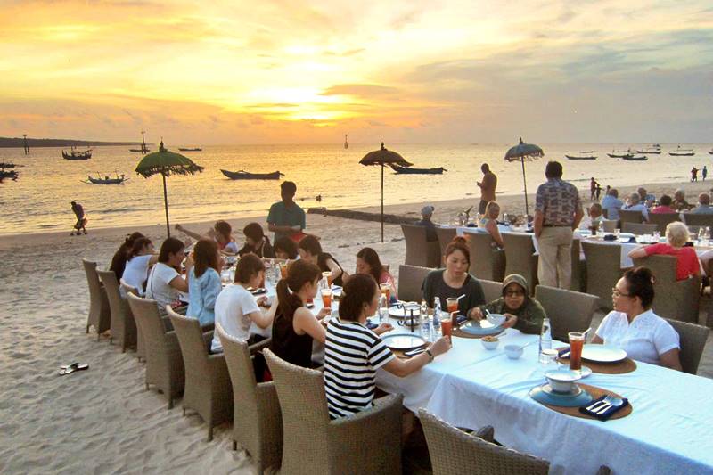 Dinner at Jimbaran Beach Bali with Sunset